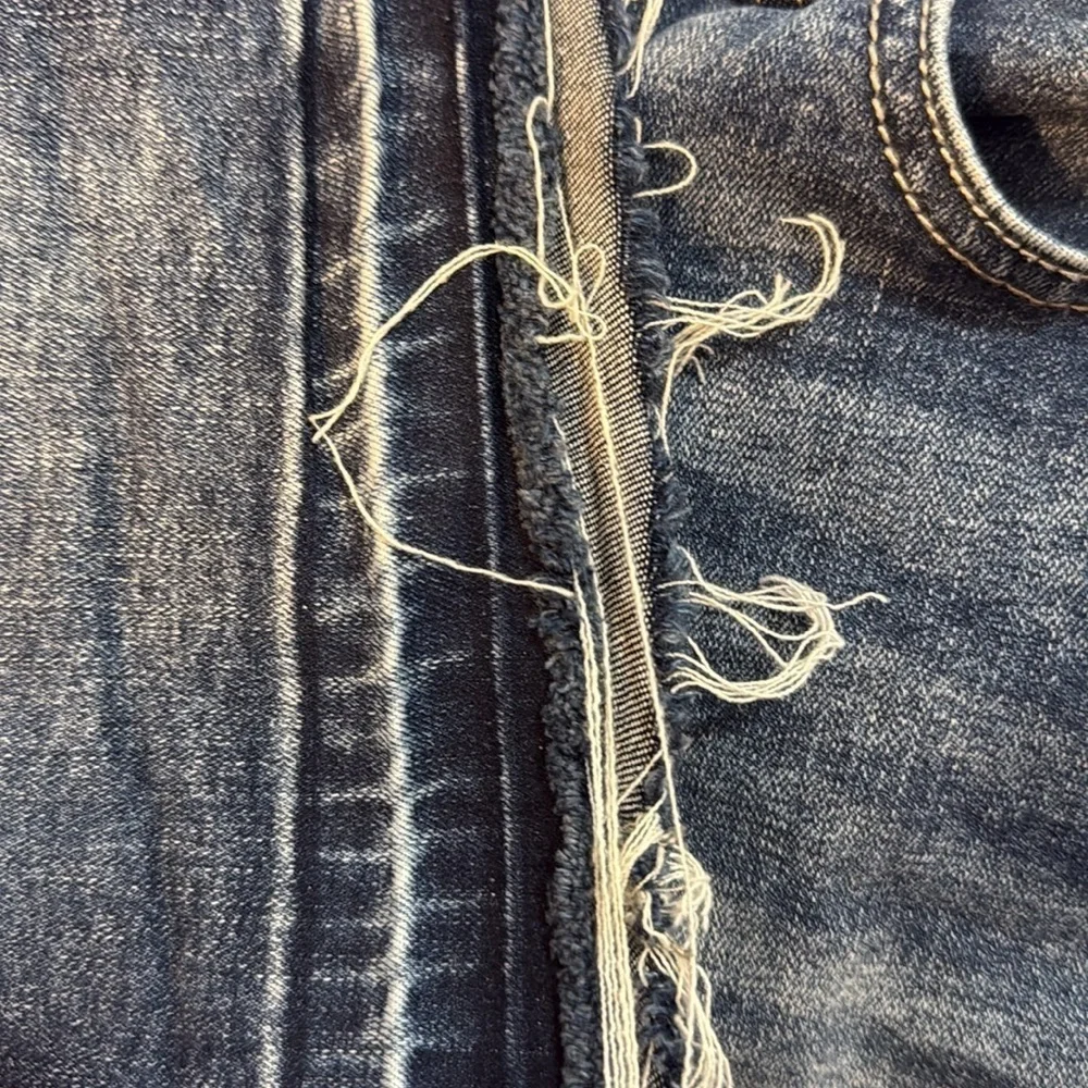Justice Juniors 16 Faded Stretch 4.5” Inseam Altered Raw Hem Denim Jean Shorts